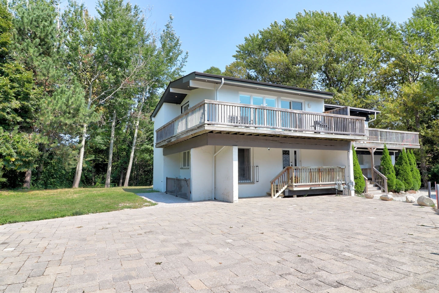 Tyrolean Village Chalet - Blue Mountain Hero